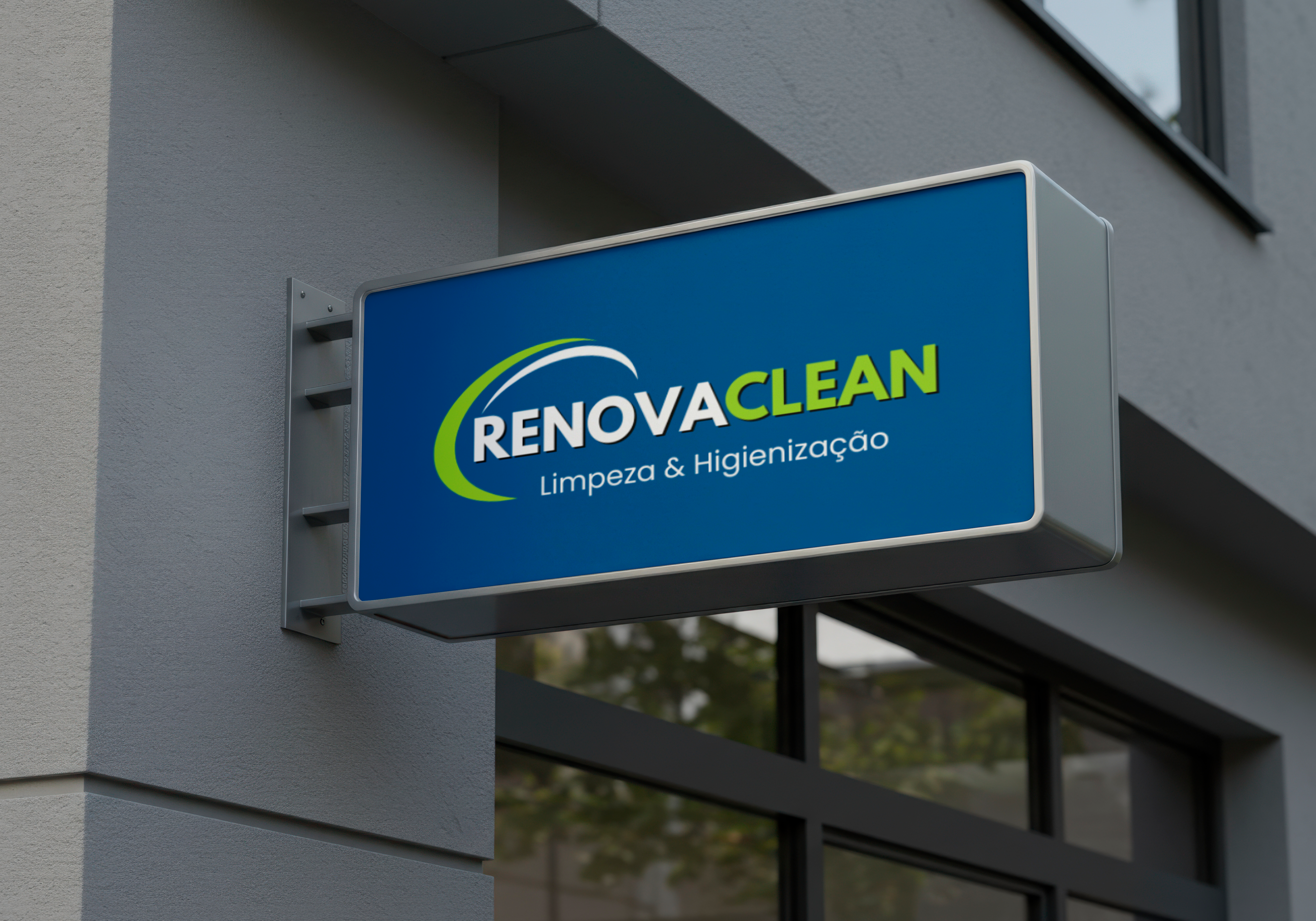 Equipe Renova Clean em serviço profissional de limpeza